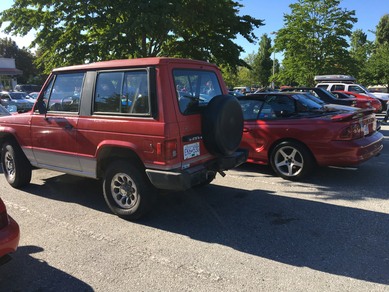 This SN95 was reviving loudly when he parked, which absolutely didn’t fit the atmosphere of standing around looking at cool cars. Someone’s gotta hold up the mustang stereotype I guess.